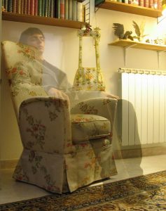 尼科洛·Caranti的照片。“所谓的鬼坐在椅子上”。由Terrasque使用3.0