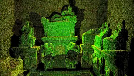 绿色发光的二维视图中的人物雕像内部的三维扫描在佩鲁贾Volumnis的地下室中,意大利。